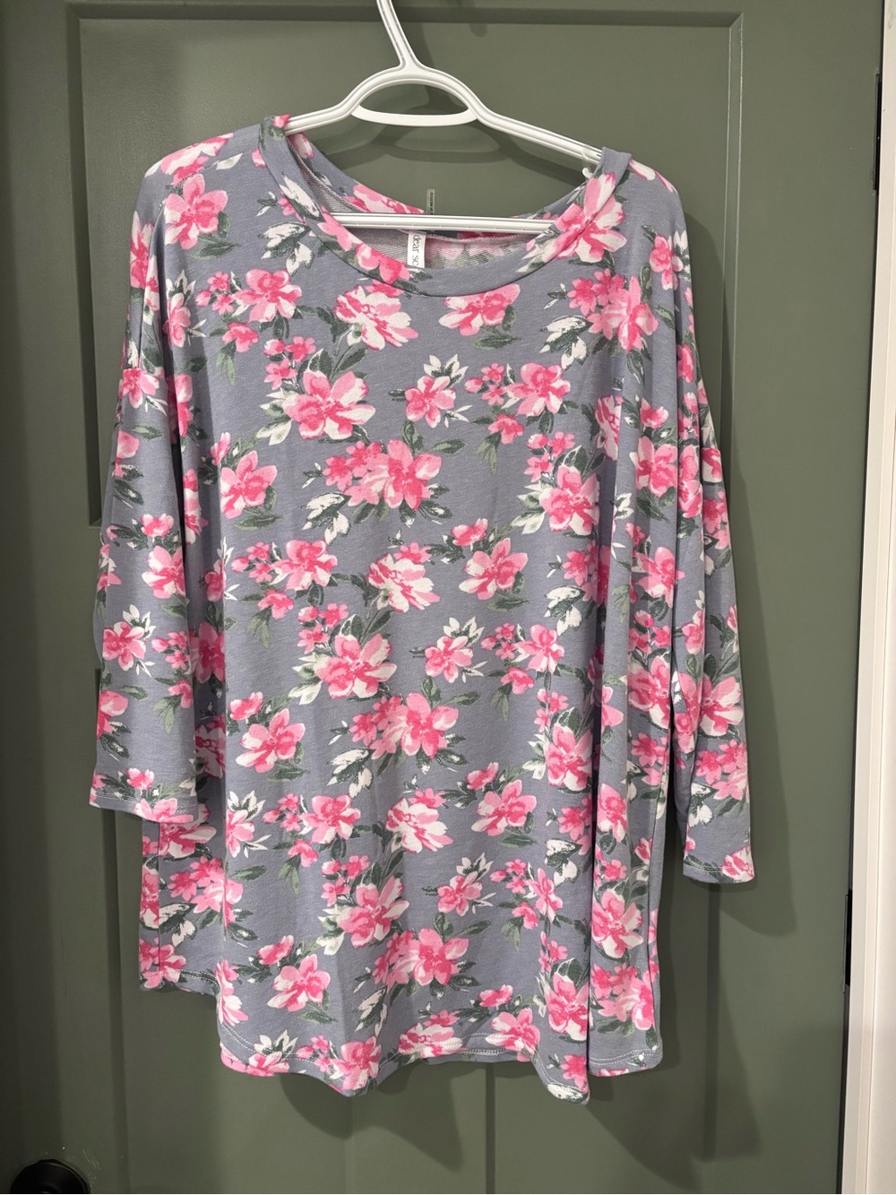 Dear Scarlett- NWOT- Long Sleeve Women's Top
